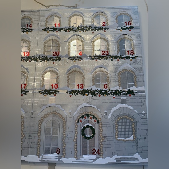 Gucci 2024 Holiday Ornament Advent Calendar - Picture 3 of 9